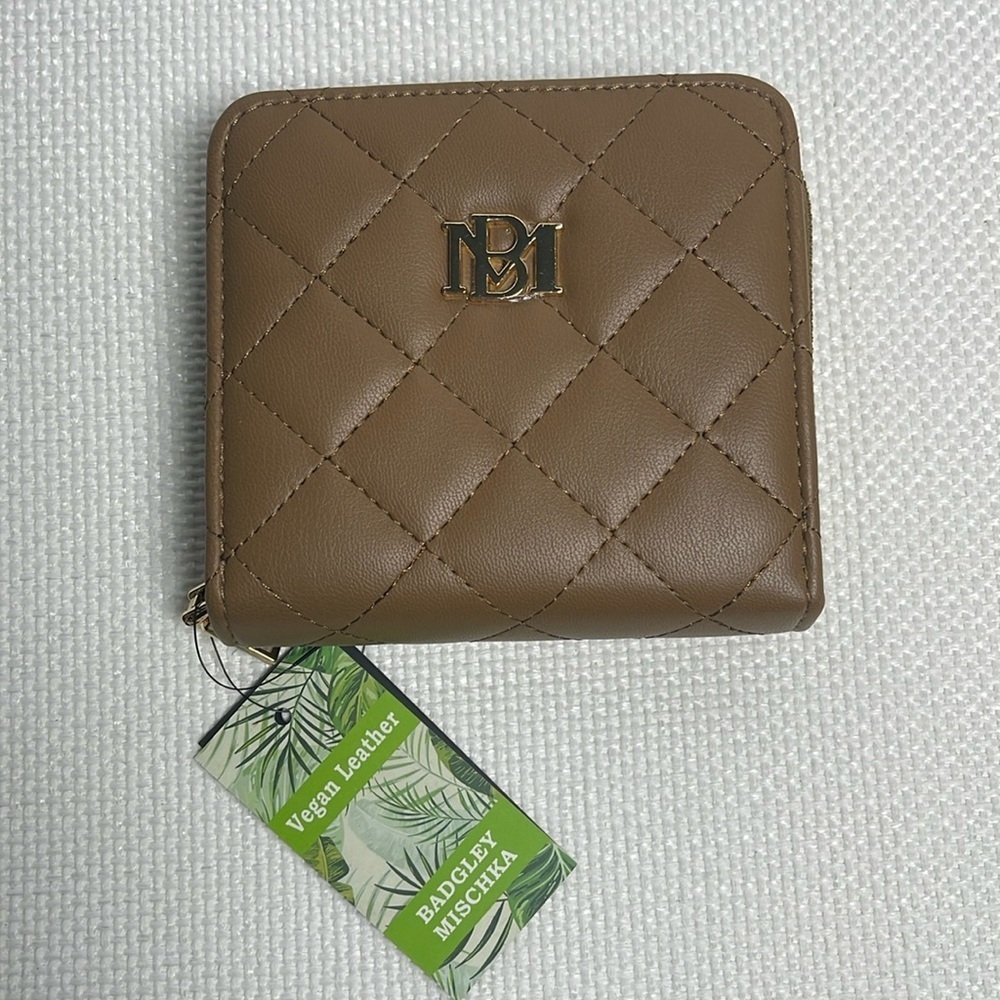 NWT BADGLEY MISCHKA Coin Purse Light Brown Quilted Gold Tone Hardware Card Slots